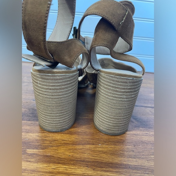 Universal Thread Target Brown Suede Strap Block Heels With Buckle 10 Women’s GUC - Picture 7 of 10